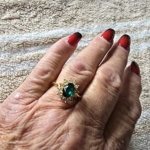 Elegant Goldtone  Simulated Emerald And Topaz Ring